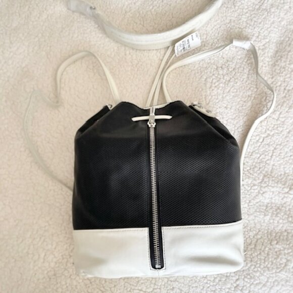 NWT - Elizabeth and James Cynnie Bucket Backpack
